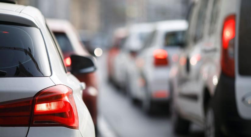 Több útszakaszon is félpályás lezárásra számíthatunk pénteken