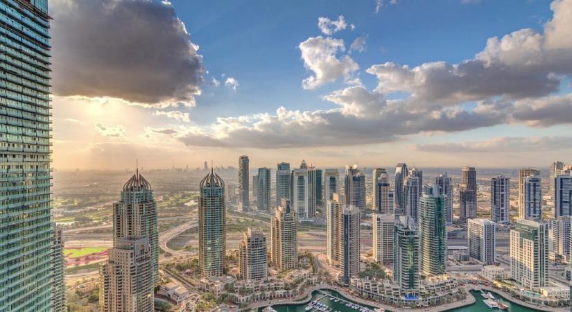 Ez már nagyon súlyos – Irán rakétákat lőtt ki Dubajra hajnalban, robbanások hallatszottak