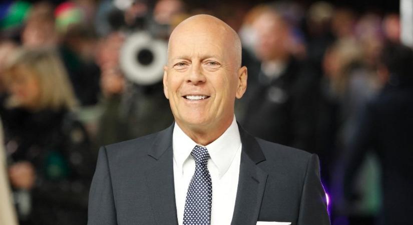 Szívszaggató! Így köszöntötték születésnapján a beteg Bruce Willis-t