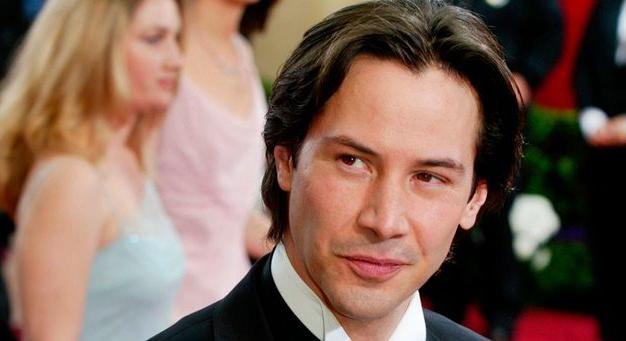 Keanu Reevest rengeteg fájdalom érte, de van egy furcsa szokása, amitől csak még jobban tiszteljük