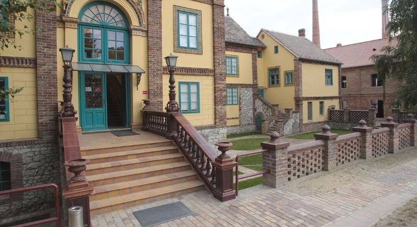 Kultúrák találkozása: görög táncház és Egyiptom Zsolnay szemmel program várja a pécsieket