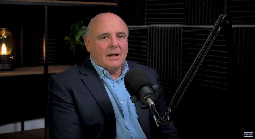 Fegyvert fogtak Rónai Egonra, hatalmas pénzösszeget követeltek tőle