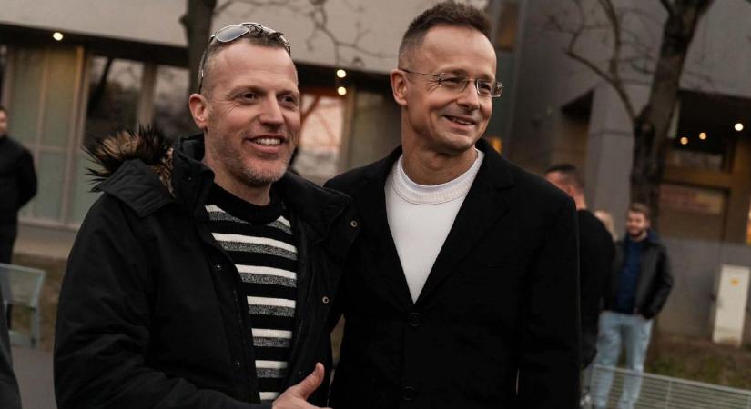 Szijjártó Péter betért egy üzletbe a Parlament mellett, majd leesett az álla (VIDEÓ)