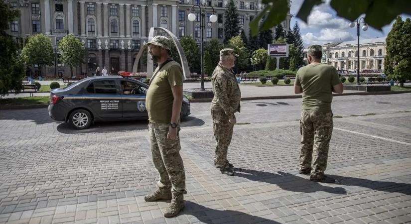 Brutális felvétel került elő: így hurcolnak el civileket az utcáról Ukrajnában