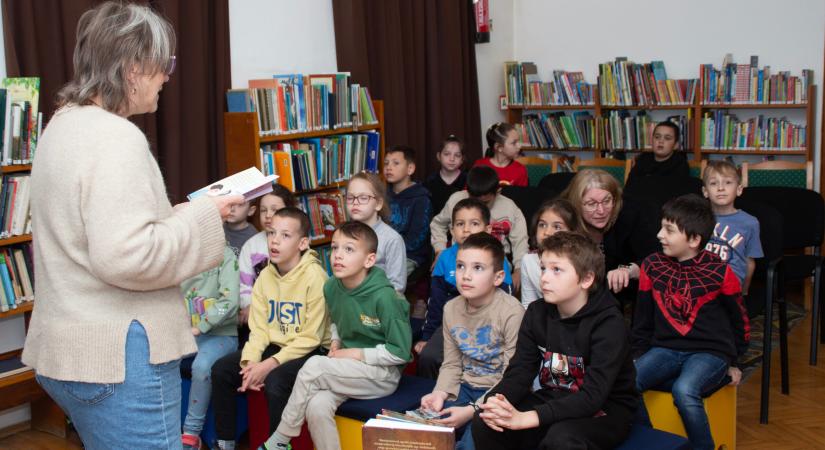 Huszonhárom herceg, egy hívatlan űrlény és a nagyatádi nyomozók