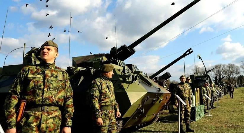 Fegyverrel védi Szerbia Magyarország érdekeit: Vucsics katonái készültségben