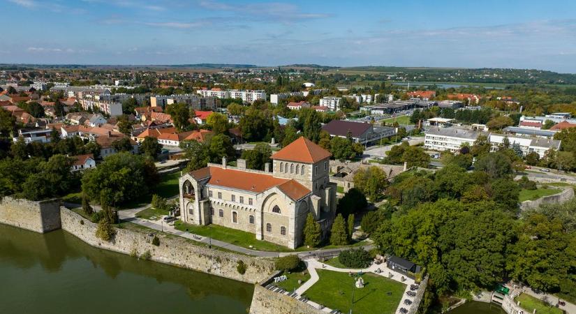 Fejlesztések zuhataga – Versenyképes Járások Program – Tatai járás