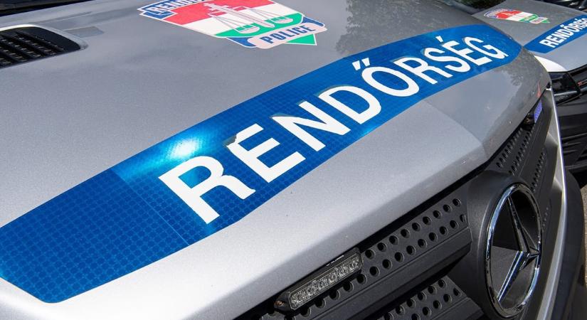 Rendőröket ütöttek el a 8-as főúton