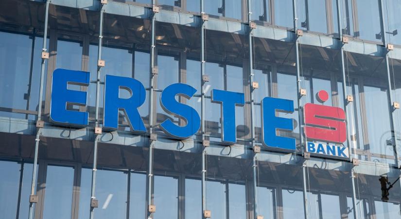 Leállás jön a hétvégén az Ersténél: sok funkció elérhetetlen lesz