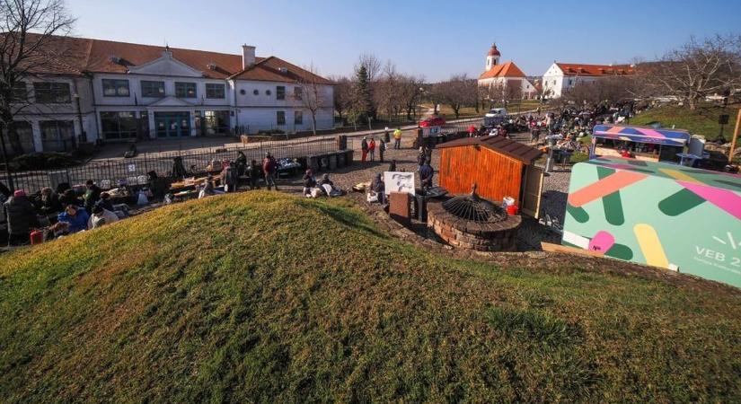 Településrészek összecsapása az Almádiak Napján