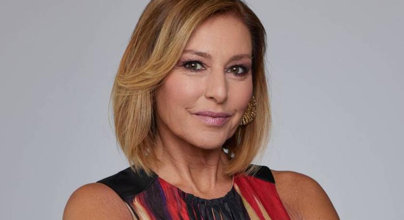 Erős Antónia villantós ruhában vette át díját a Glamour-gálán: ilyet nem húz a Híradóba