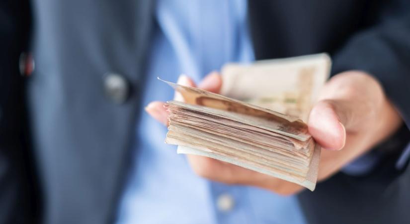 Kamatostól kell visszafizetni a banknak a hitelfeldolgozás költségeit