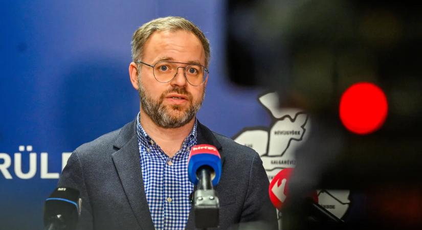 Lerohanta a baloldali sajtó Orbán Balázst – értelmes kérdést nem sikerült feltenniük