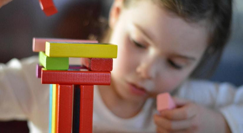 A szortírozó játékok fejlesztő hatásai gyermekekre és pedagógusokra