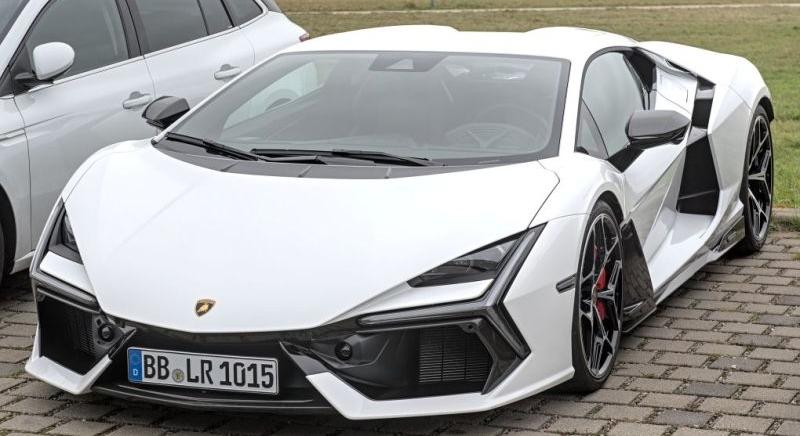 Úristen, Jákob Zoltán 200 milliós Lamborghini sportautótval hasít