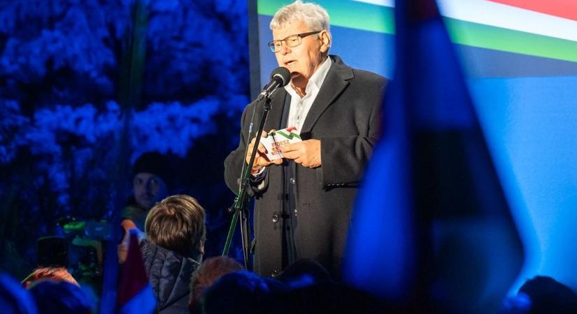 Süli János: „Hatalmas tömeg Dunaújvárosban!"