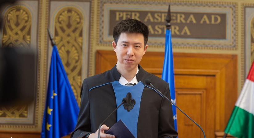 Díszdoktor és címzetes egyetemi tanár lett a PTE MIK két nemzetközi professzora