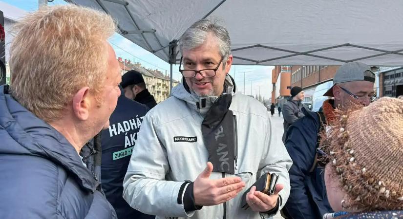 Hadházy Ákos a követőitől kér kétmillió forintot