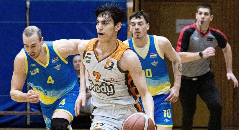 A Foody-BasketBaja játékosa, Hódos Patrik szárnyalt a Pénzügyőr ellen
