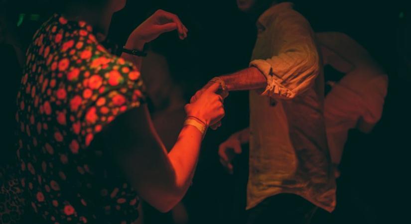 Harmonikavarázs a Fonóban