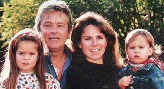 Szem nem marad szárazon! Alain Delon még a halála előtt elárulta, mit akar Istentől hallani először, ha meghal