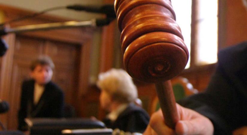 Vége az „ortopéd cipős” ügynek: 77 embert gyanúsítanak vesztegetéssel és költségvetési csalással