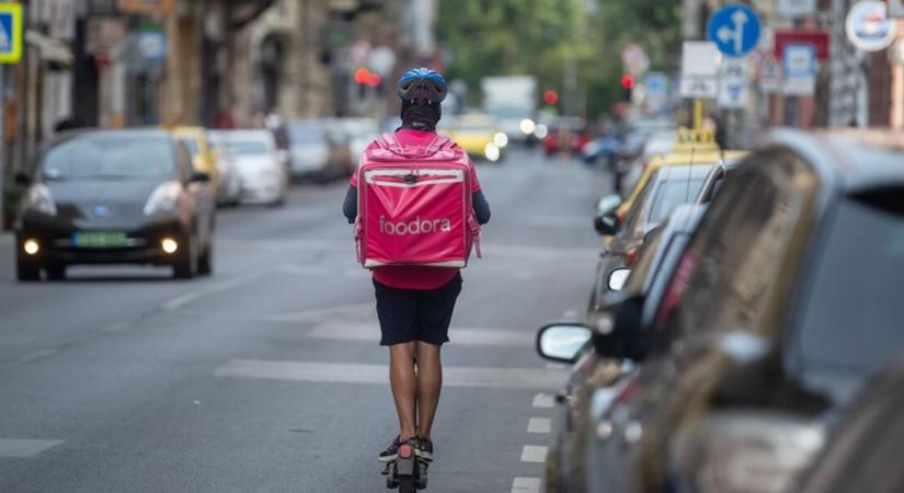 Döbbenetes vallomás: 15 órát dolgoznak naponta, mégsem tudnak megélni a magyar futárok?