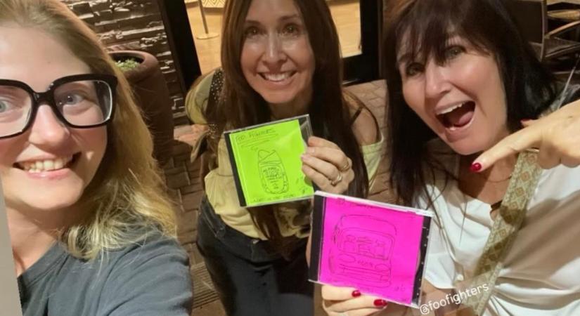 Kincskereső játékot játszanak a Foo Fighters fekete öves rajongói