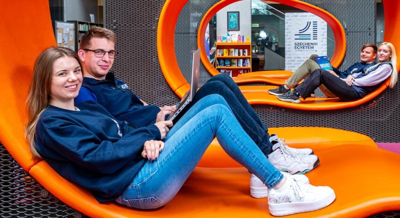 Soha nem látott tömeg rohamozta meg a győri egyetemet: kiderült, miért akarnak idén ennyien oda járni