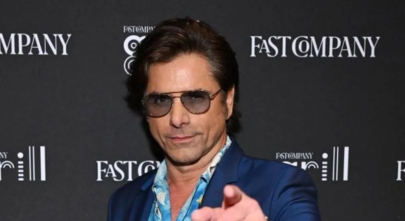 Ledobta a textilt a jóképű színész, olyat mutatott, amit eddig soha