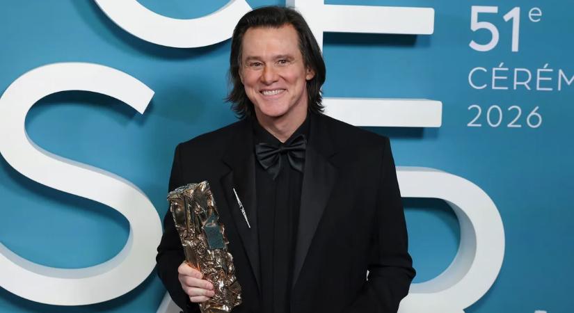 Meghurcolása után először láthatjuk Jim Carrey-t: új filmjében is sokkolóan néz ki!