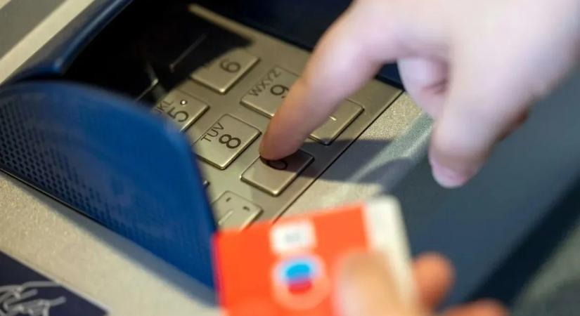 Rengeteg leállás lesz áprilisban ennél a magyarországi nagybanknál