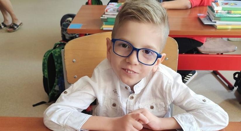 Emlékeznek még a kisfiúra, aki megmentette az anyukáját? Elképesztő, mire készül most a „Na szia, mentő!” sztárja