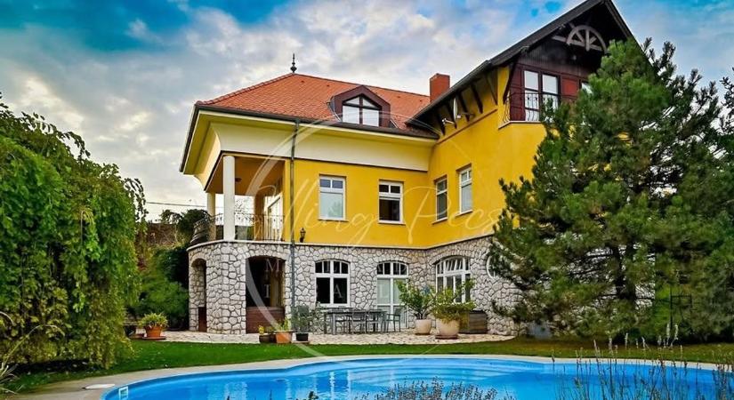 Leesik az állad: ilyen villát kínálnak több száz millióért a Mecsekoldalon