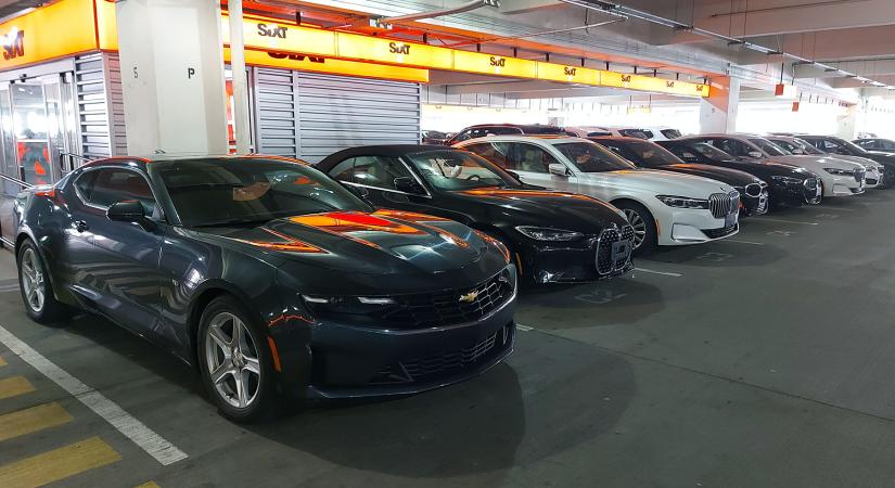 Autót szeretett volna bérelni, de a fizetés pillanatában az ár a triplájára nőtt