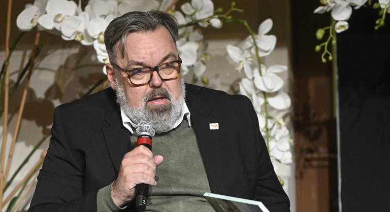 L. Simon László reagált Kukorelly Endre nyilatkozatára: Tényleg azt gondolod, hogy kliensek kapják az állami díjakat?