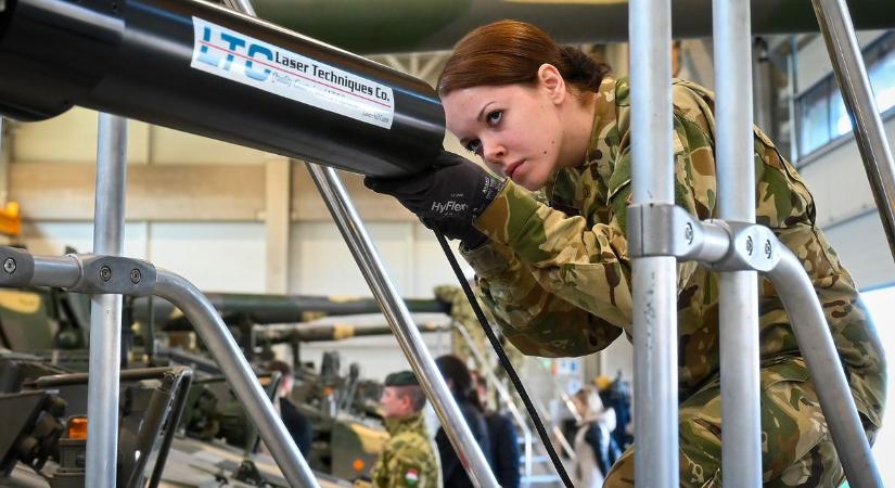 Harcjármű javítóműhelyt adtak át Tatán - fotók, videó