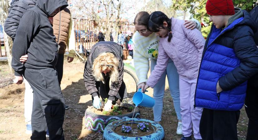 Csípős idő, szorgos kezek – így zajlott a Kertvarázs a Bárcziban