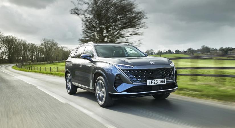 Íme az első fotók: ilyen az MG hétüléses SUV-jának utastere!