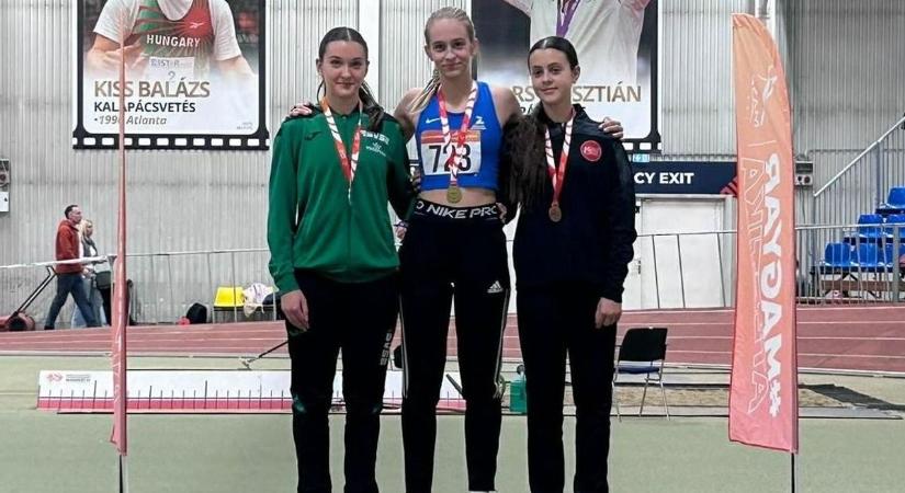 Ezüstéremmel zárták a fedettpályás szezont
