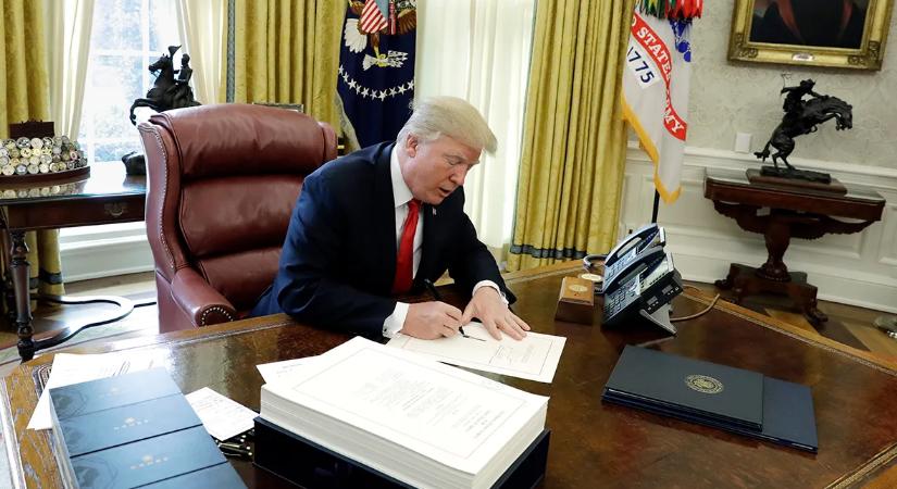 Az amerikai elnök engedélyezte a külföldi hajóknak az amerikai szén szállítását