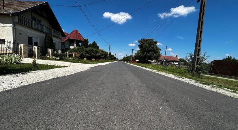 A hajdú-bihari település új „ékköve” lesz a Széchenyi utca, felújítják az egykori áruház épületét