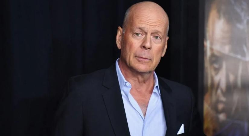 Sosem látott felvétel, unokájával ünnepelt a súlyos betegségével küzdő Bruce Willis