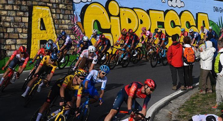 Pogacar s van der Poel trjk a Miln–Sanremo szablyait