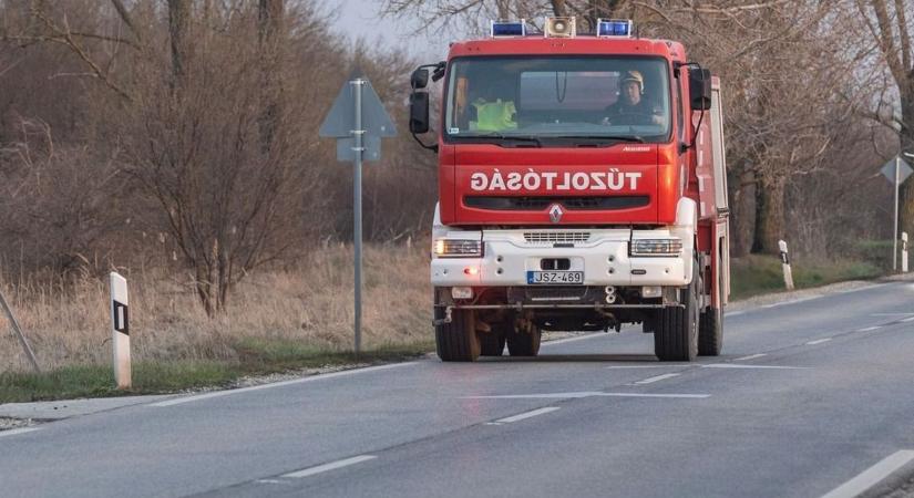 Lángra kapott egy garázs a borsodi faluban