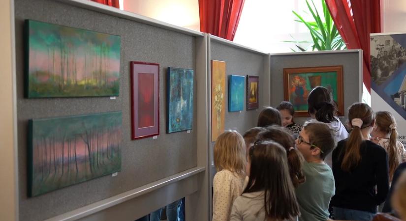 Színek és formák harmóniája a palini iskolagalériában