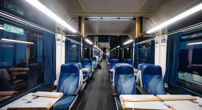 Debreceni vonatokon fosztotta ki az utasokat