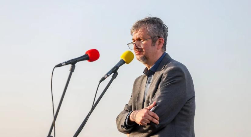 Volt igazolása a bíróságtól, mégis kétmilliós büntetést kapott Hadházy Kövér Lászlótól, amiért nem vett részt a parlamenti szavazáson