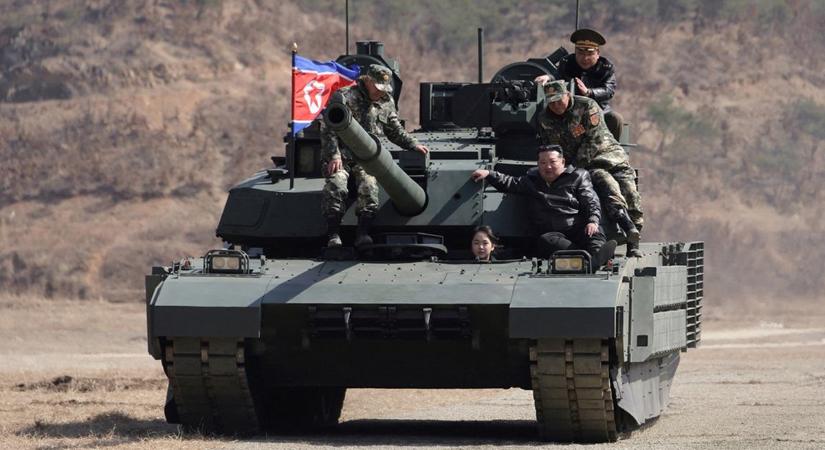 Ez nem játék: Kim Dzsongun lánya már tankot vezet