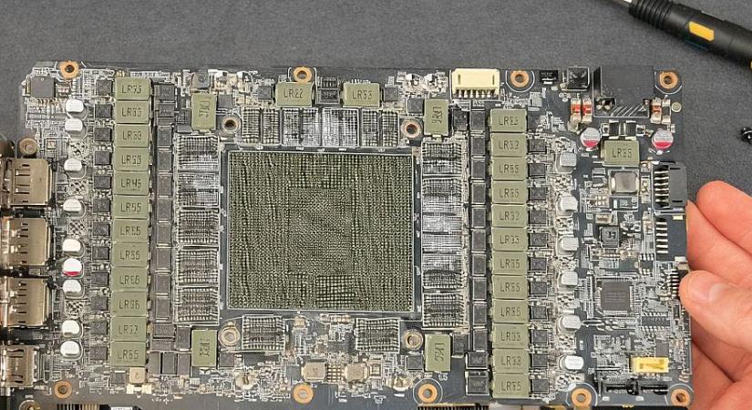 Eladott egy 1,7 milliós RTX 5090 videókártyát, a GPU és a memóriachipek nélkül kapta vissza azt